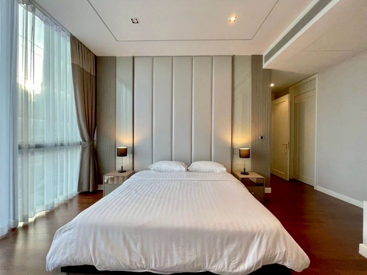 LTH12760 - MARQUE Sukhumvit Condo FOR RENT Size 131.8 sqm. 2 beds 3 baths Near BTS Phrom Phong Station ONLY 150K/Month