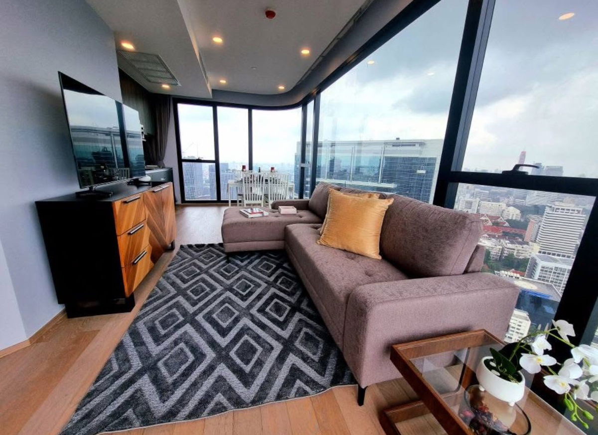 Ashton Chula -              Silom