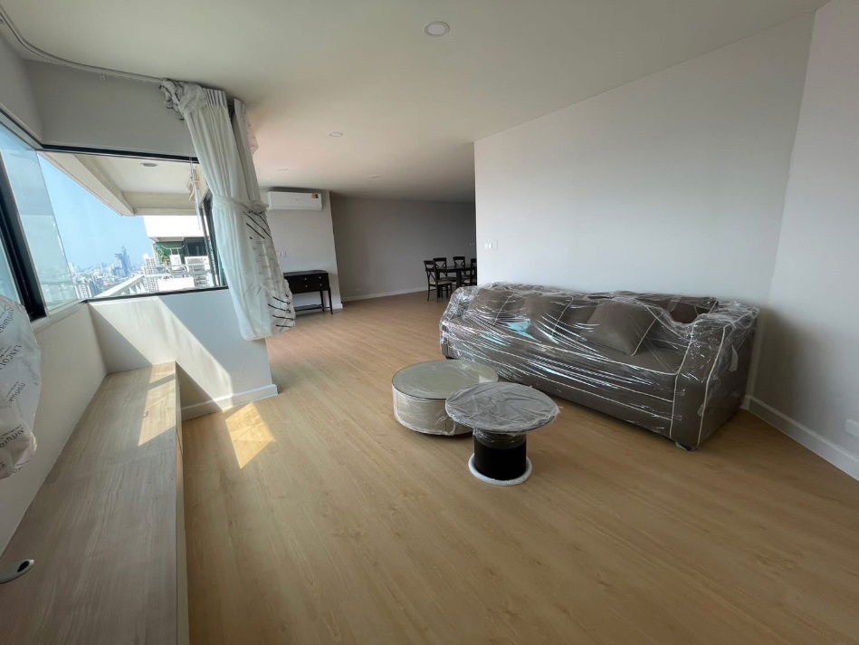 Sathorn                        Gardens