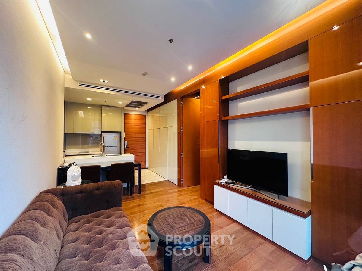 1-BR Condo at The Address Sukhumvit 28 near BTS Phrom Phong (ID 2091574)