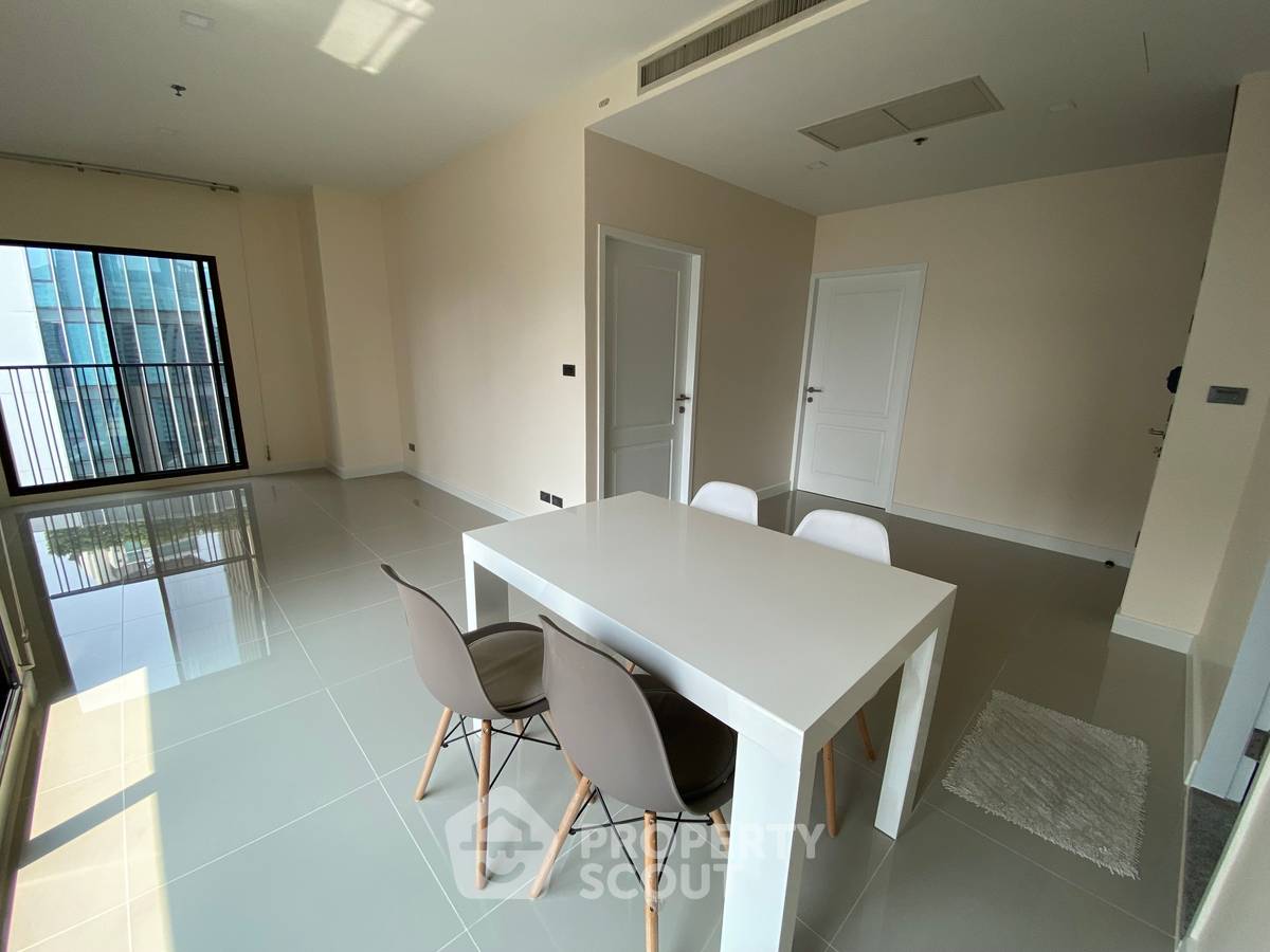 2-BR Condo at Noble Refine Prompong near BTS Phrom Phong (ID 1533001)