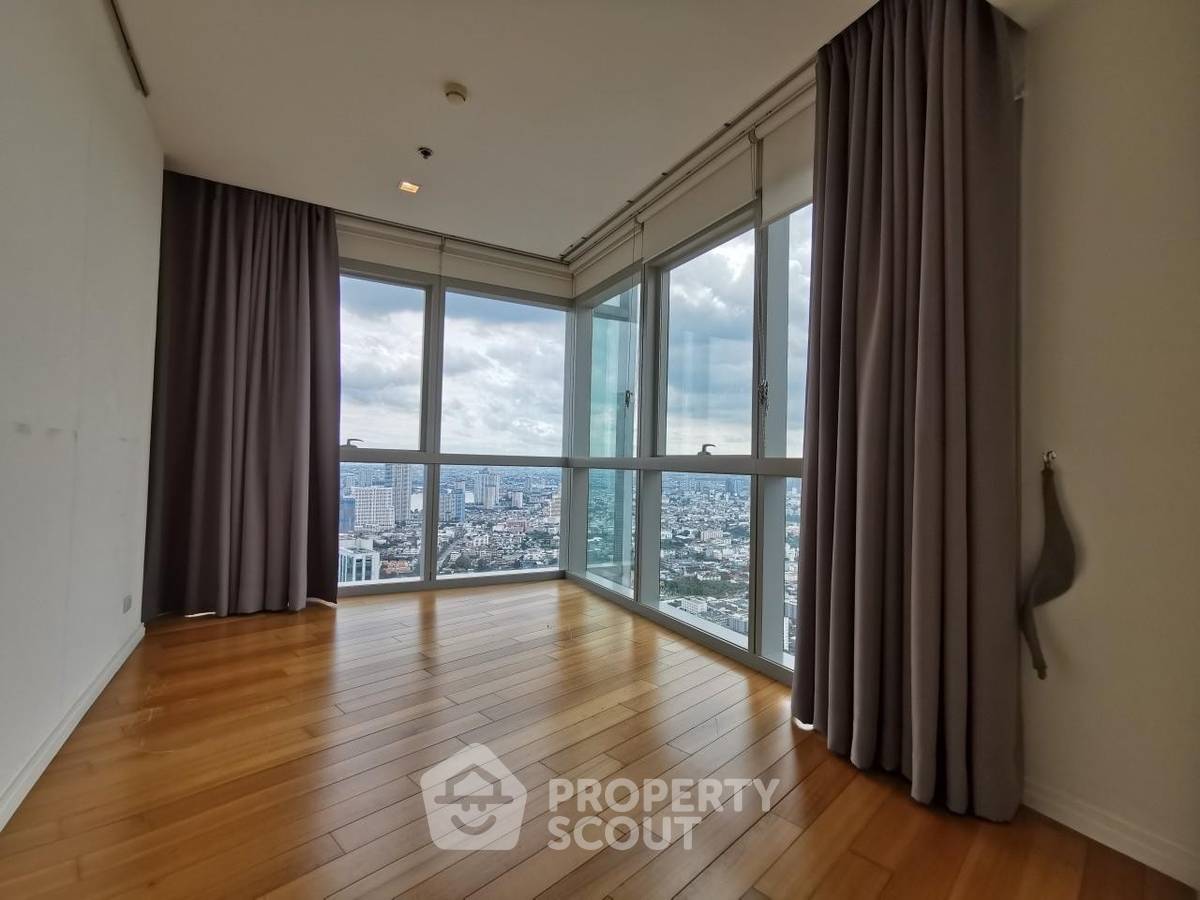 3-BR Condo at The River Condominium near BTS Saphan Taksin (ID 621117)