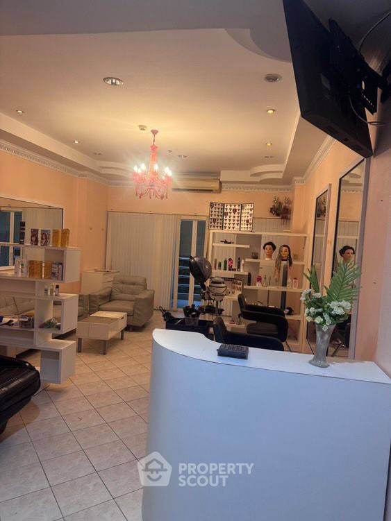 Fully equipped beauty salon for rent in View Talay 7 (ID 2165367)