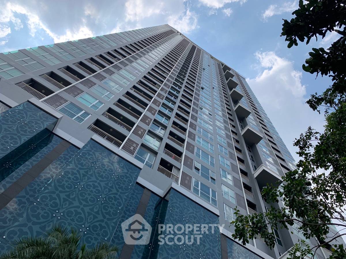 1-BR Condo at Rhythm Sukhumvit 50 near BTS On Nut (ID 886640)