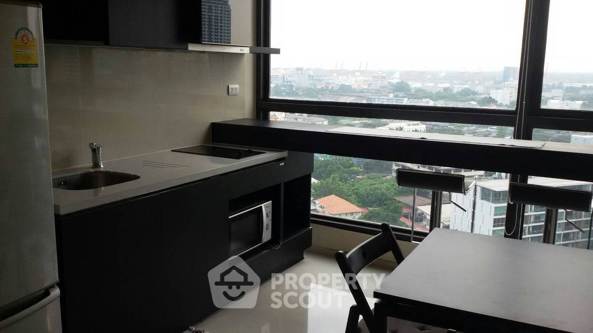 1-BR Condo at Rhythm Sukhumvit 44/1 near BTS Phra Khanong (ID 886554)