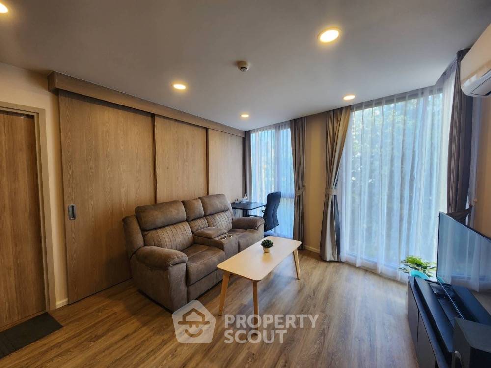 1-BR Condo at The Teak Sathorn-Lumpini near MRT Khlong Toei (ID 1414488)
