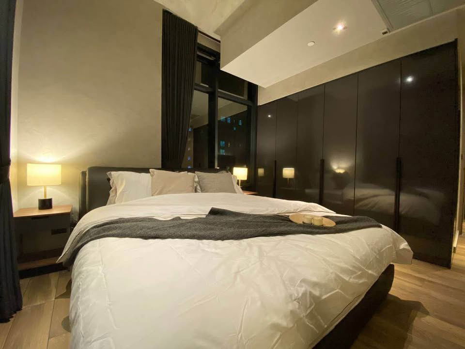 The Lofts Asoke (Only 200 M. from MRT Phetchaburi Station)