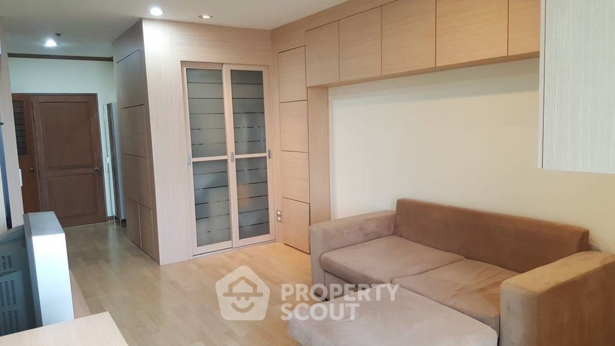 1-BR Condo at Ban Chao Phraya Condo near MRT Hua Lamphong (ID 2030641)