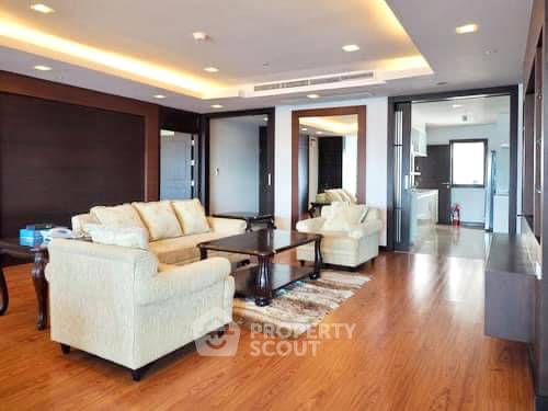 3-BR Condo at Sathorn Gardens near MRT Si Lom (ID 1395600)