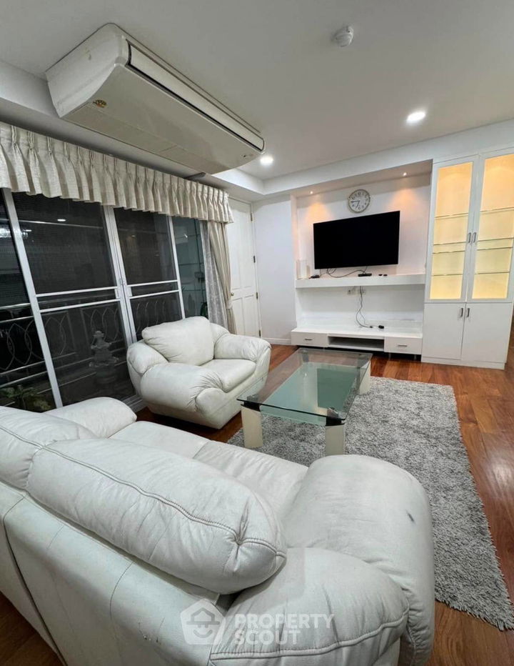 2-BR Condo at Baan Thanon Sarasin Condominium near BTS Ratchadamri (ID 1995884)