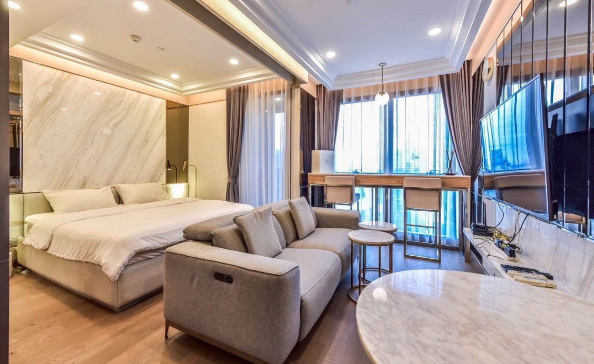 Ashton Chula -                Silom