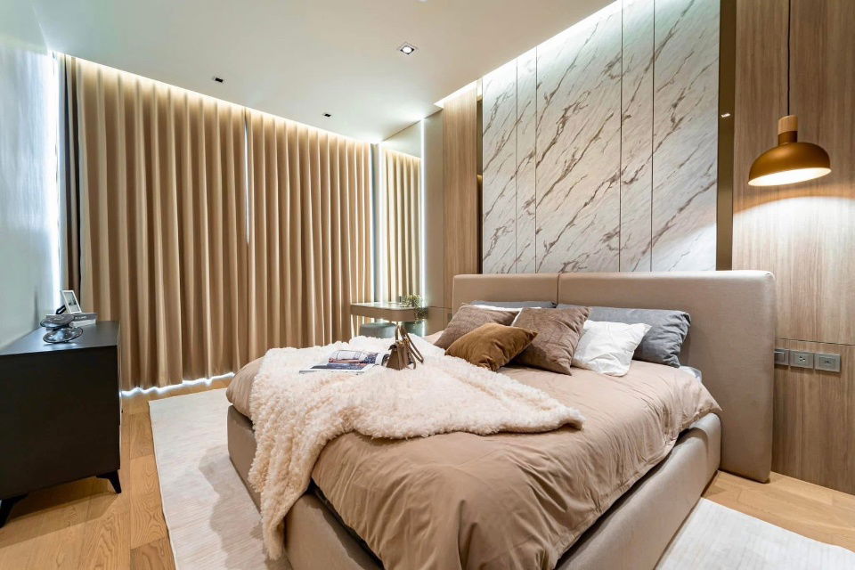 28 Chidlom (BTS Chidlom Station)