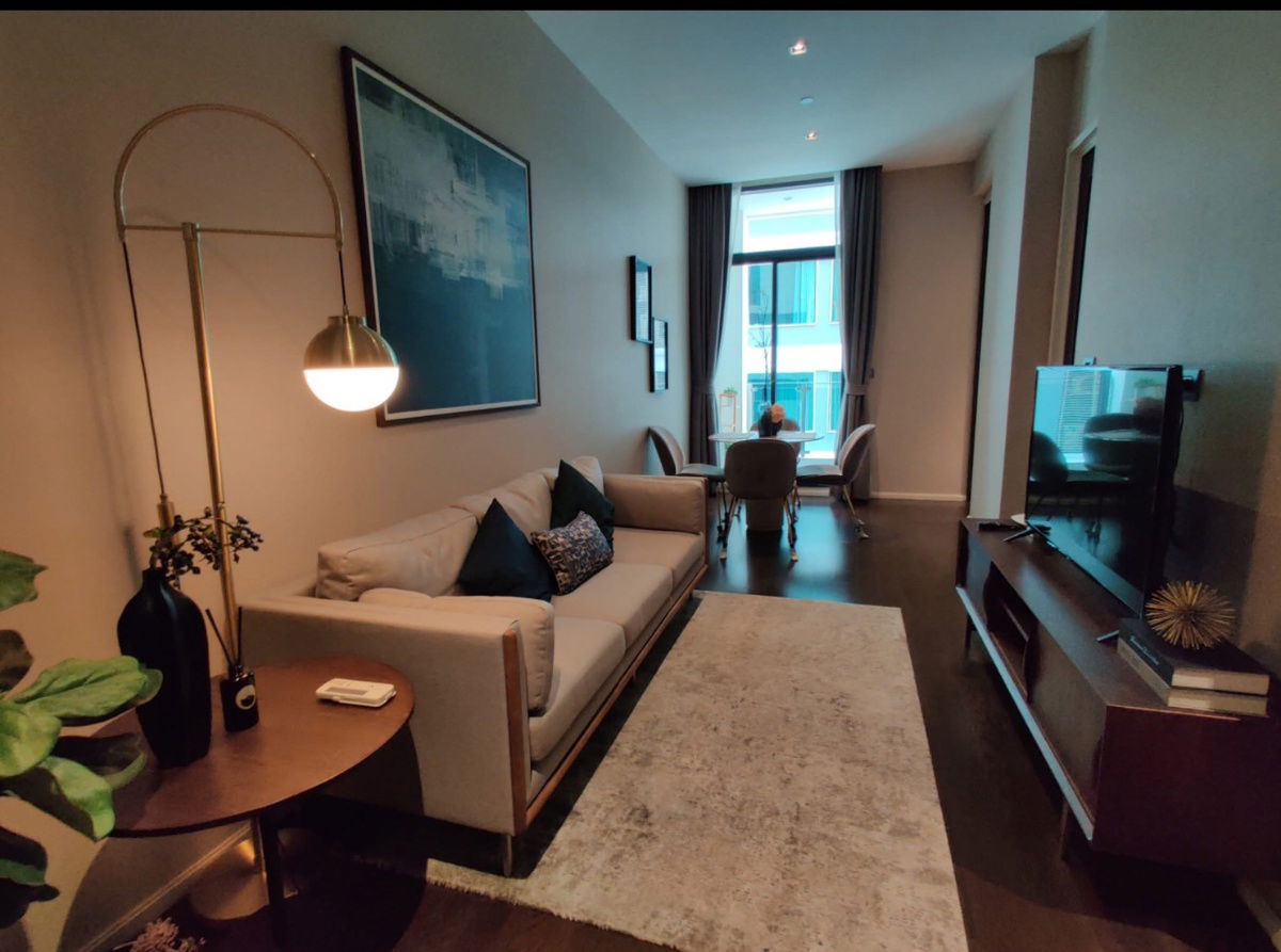 The Diplomat                      39