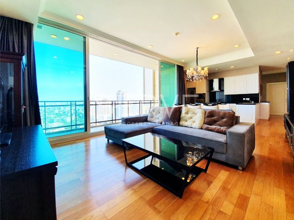 Luxury 2 Bed with Bathtub Condo Super Luxury  BTS Phrom Phong-Royce Private Residences