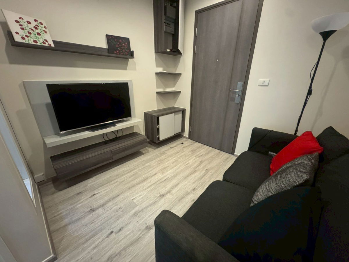 For Rent  🏢✨  Centric Ratchada - huai khwang Near MRT huai khwang Interested, add Line @255ghzjq. Add @ too. ꔛ