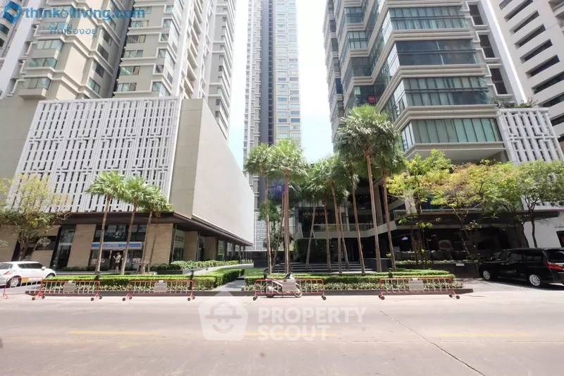 1-BR Condo at The Emporio Place near BTS Phrom Phong (ID 2196004)