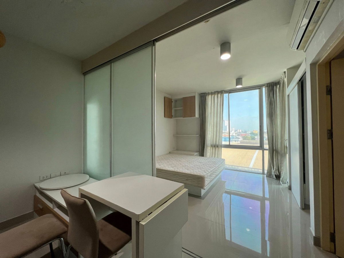 #3308 The IRIS Condominium Srinakarin, convenient travel, next to the airport link