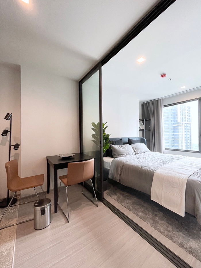 P1065 Condo for rent Life Ladprao, good location, next to BTS green, large room, beautifully decorated, walk in closet, super special price.