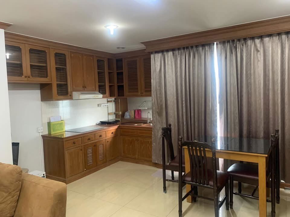 Baan                           Pathumwan