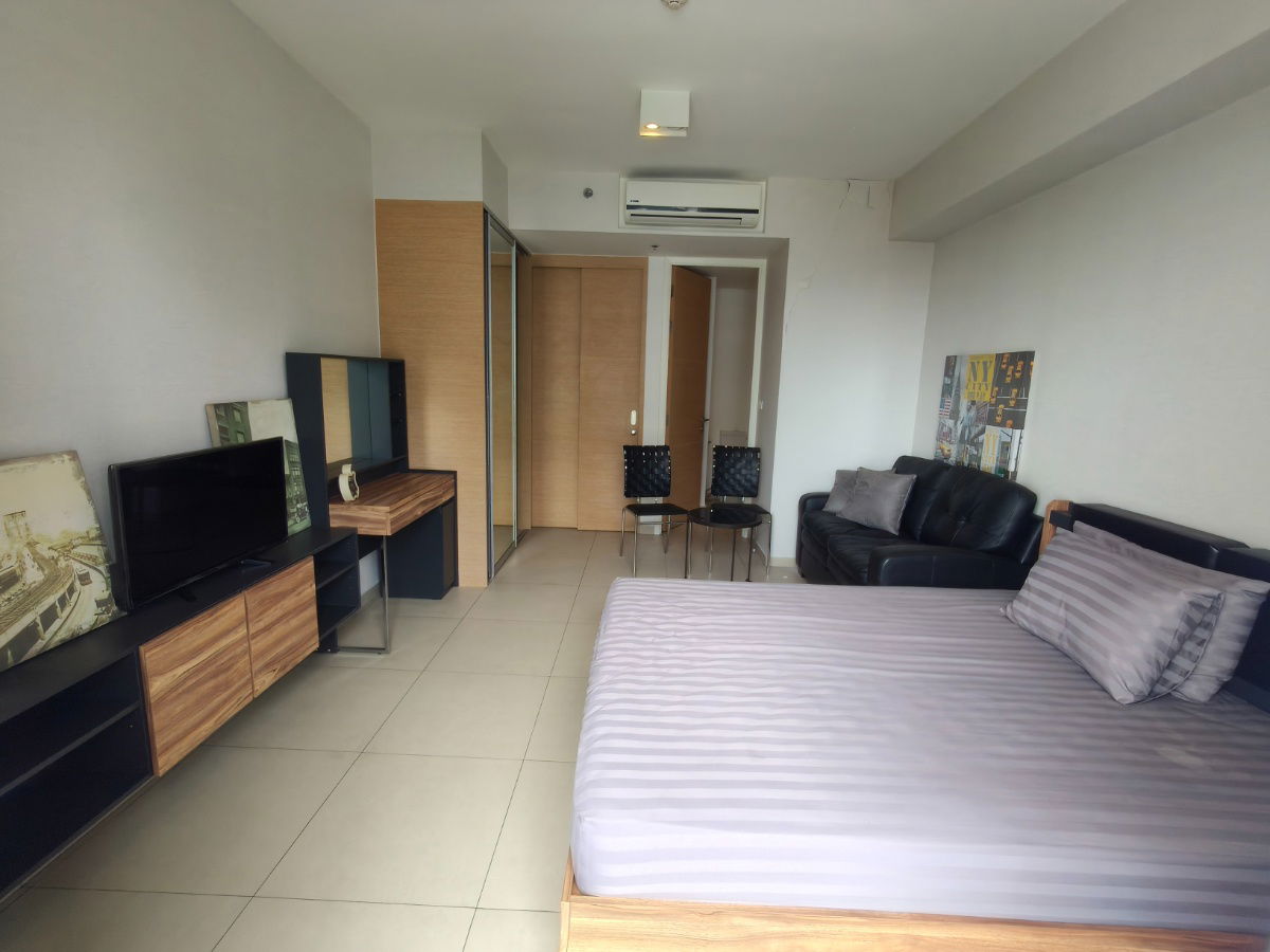 ✨ Live the Ultimate Ekkamai Lifestyle! Stylish Studio at The Lofts Ekkamai for Rent - Steps from the BTS! ✨