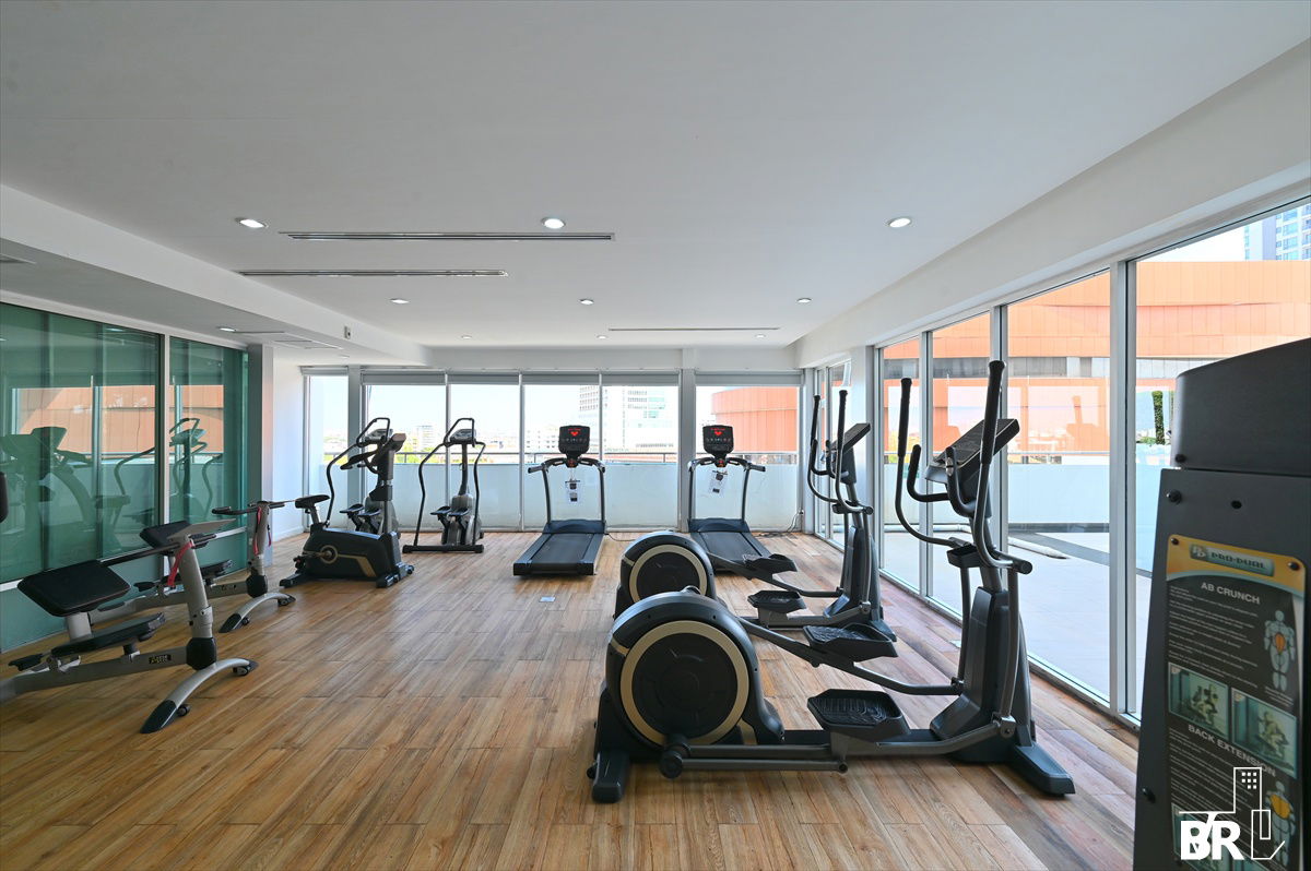 努萨西里豪华公寓，靠近 BTS Ekkamai 的豪华生活