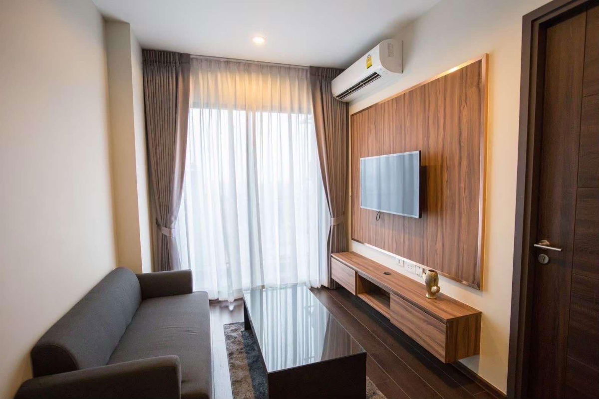 P1074 Condo for rent C Ekkamai, good location in the heart of Ekkamai, beautiful room, fully furnished, ready to move in, special price.