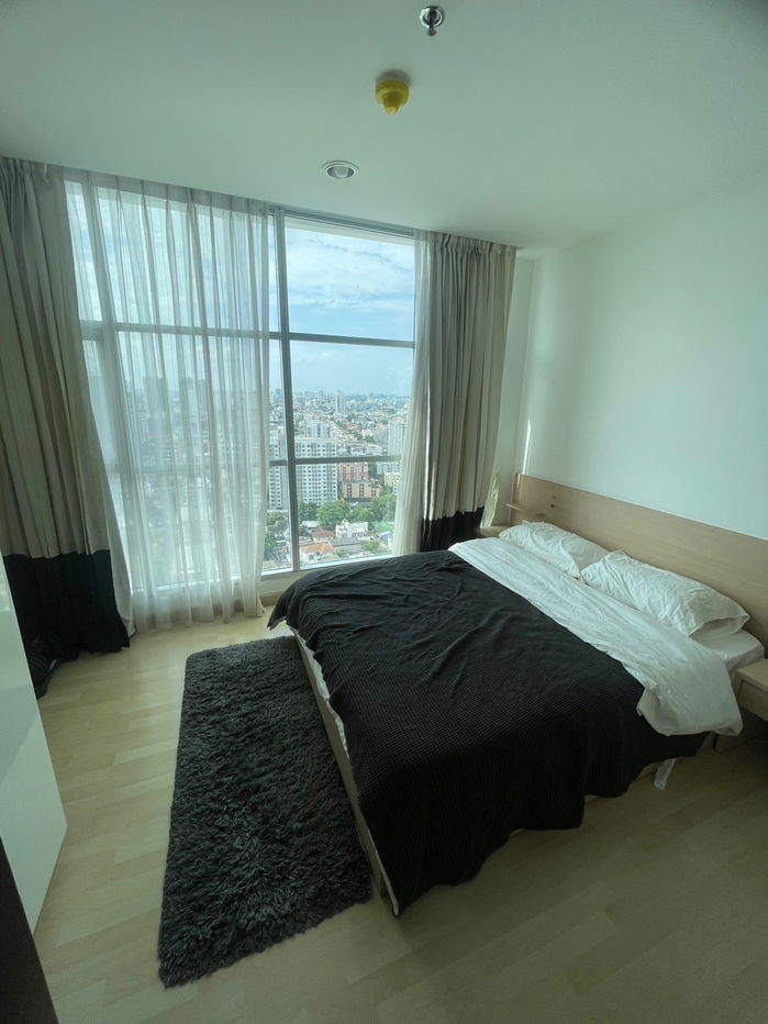 P1082 Rhythm Ratchada Condo for rent, near MRT Ratchada Pho, spacious room, fully furnished, washing machine, special price.