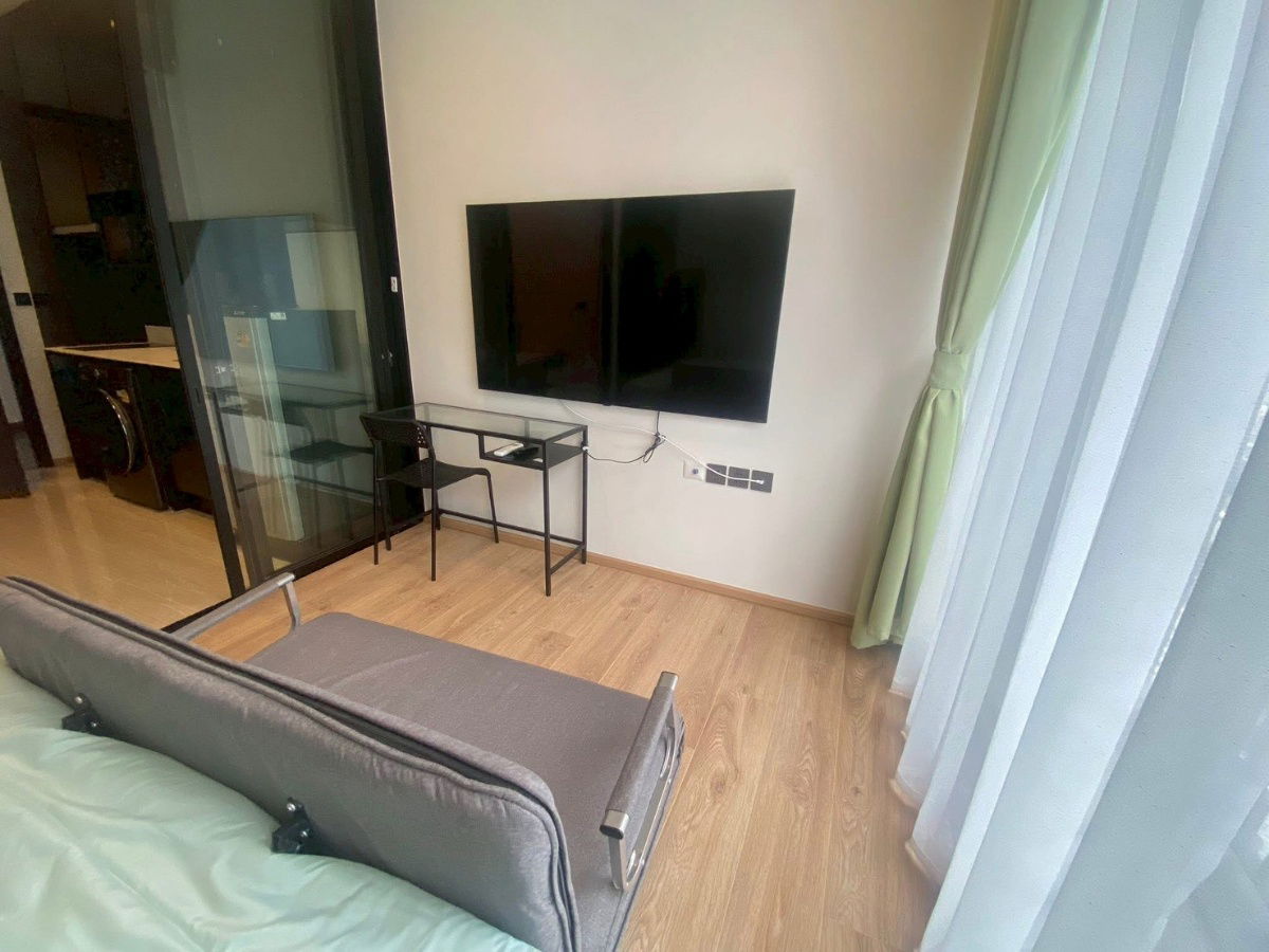 Noble Around                     Ari