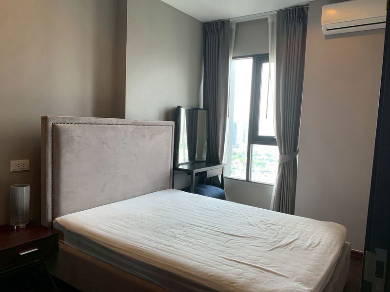 C Ekkamai (Ekkamai BTS Station)