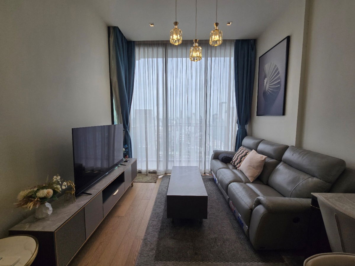 Renting 28 Chidlom 1 bed high floor unblocked view