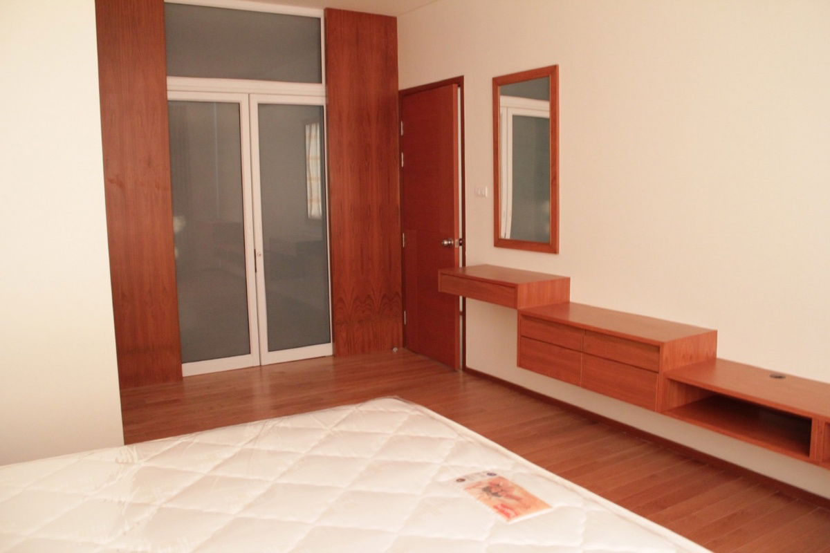 For Rent Condo Villa Sathorn fully furnished (S15-33729)