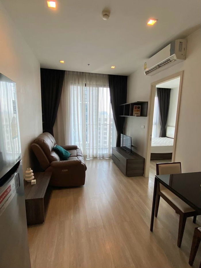 P1084 Condo for rent Quinn Ratchada17, good location, near MrT Sutthisan, beautiful room, fully furnished, super special price.