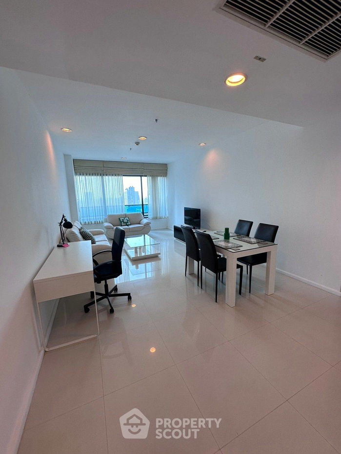 靠近 BTS Chit Lom 的皇家 Maneeya 公寓 2 居公寓 (ID 1483515)