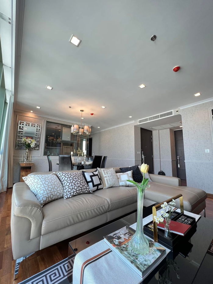 Renting Wish signature midtown siam 3bed fully fur