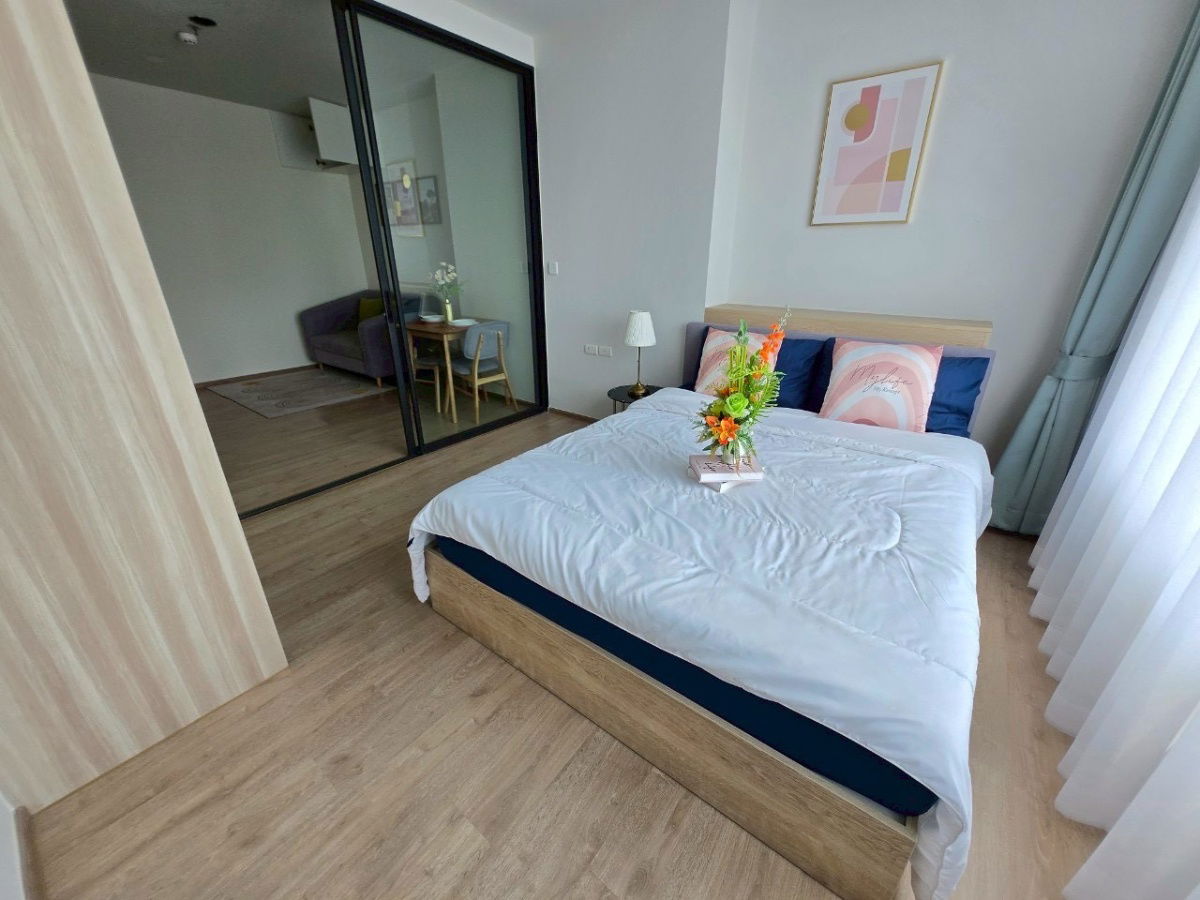 P1086 Condo for rent Chewathai Kaset-Navamin, near Kaset and BTS, 35 square metres wide room. Beautiful room, fully furnished, ready to move in.