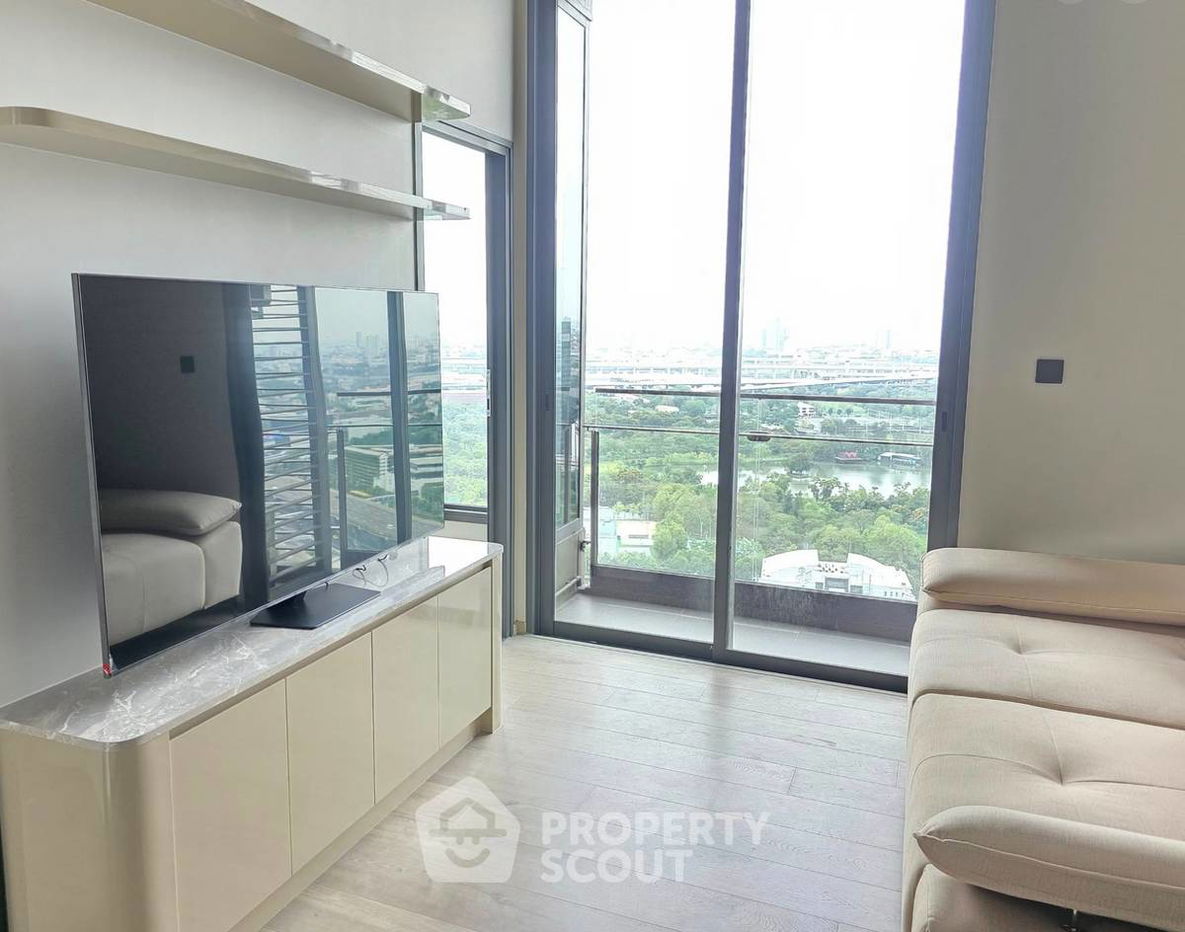 1-BR Condo at The Crest Park Residences near MRT Phahon Yothin (ID 2101085)