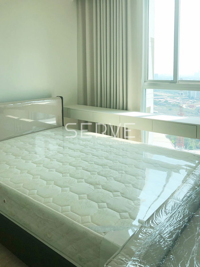 Corner  Room 1 Bed Nice View Condo High Rise Good Location  Close to  MRT Thailand Cultural Centre Station @ Noble Revolve Ratchada 2