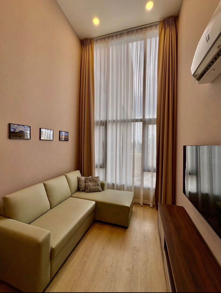 P1100 Condo for rent Life Rama4 - Asoke, Duplex room near MRT, beautiful room, fully furnished, ready to move in.