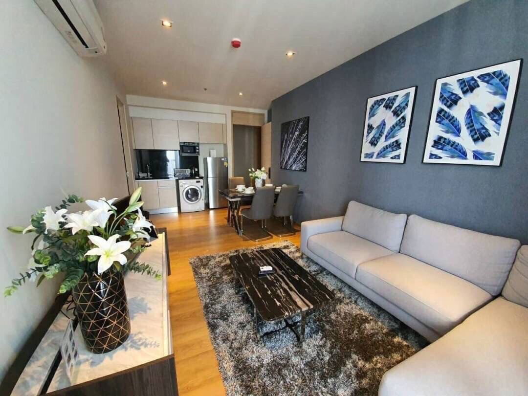 Corner 2-bedroom unit for Rent in Park 24 Condominium, 10 minute walk from BTS Phrompong