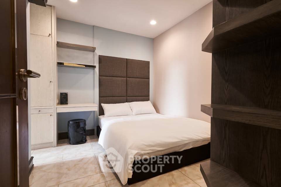 2-BR Condo at Pathumwan Resort near BTS Phaya Thai (ID 2220579)