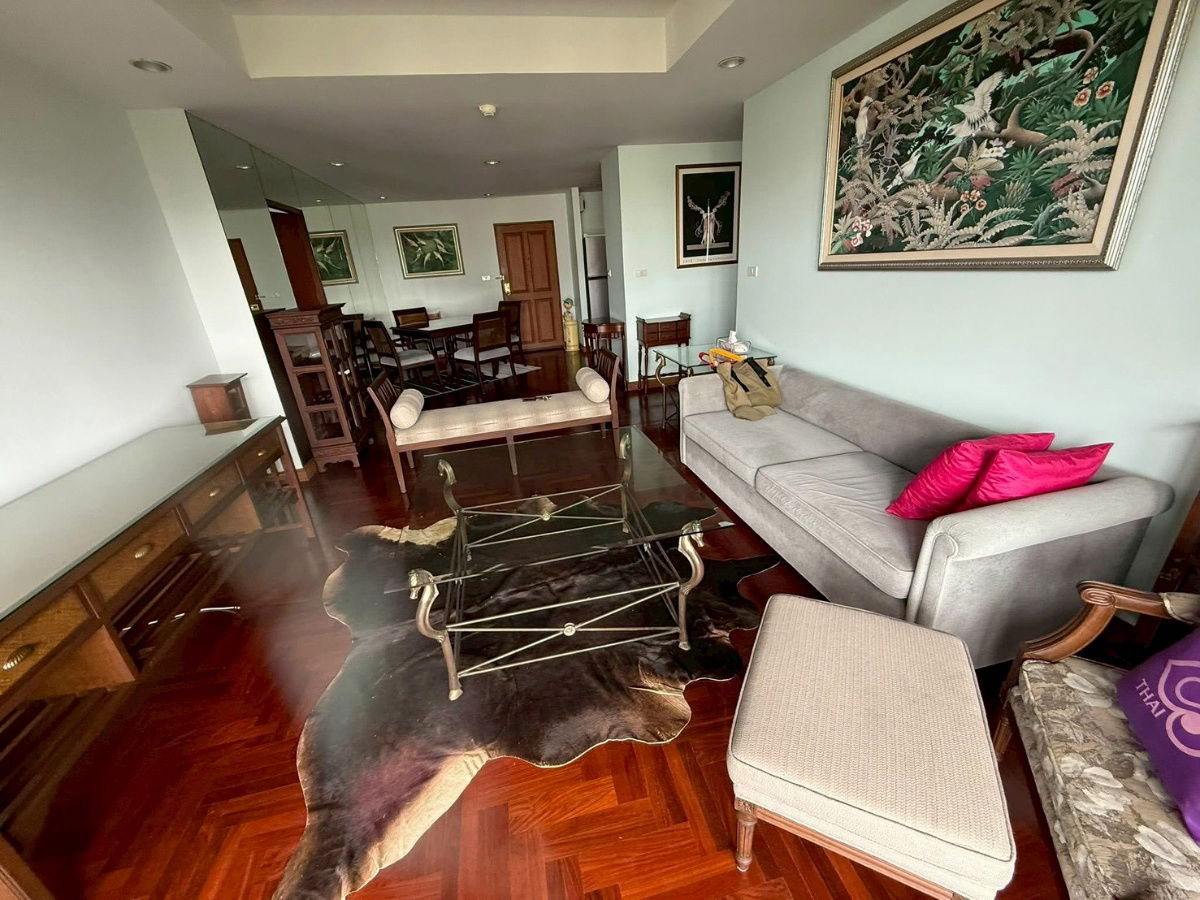 Supreme                     Ville