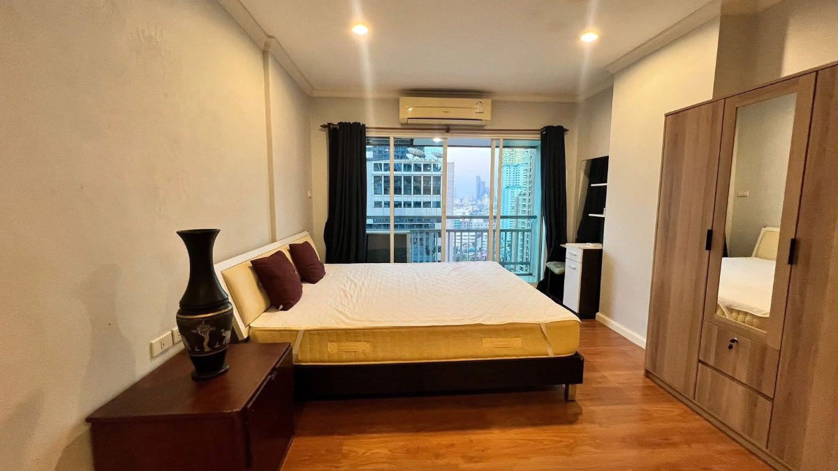 Grand Park                     View