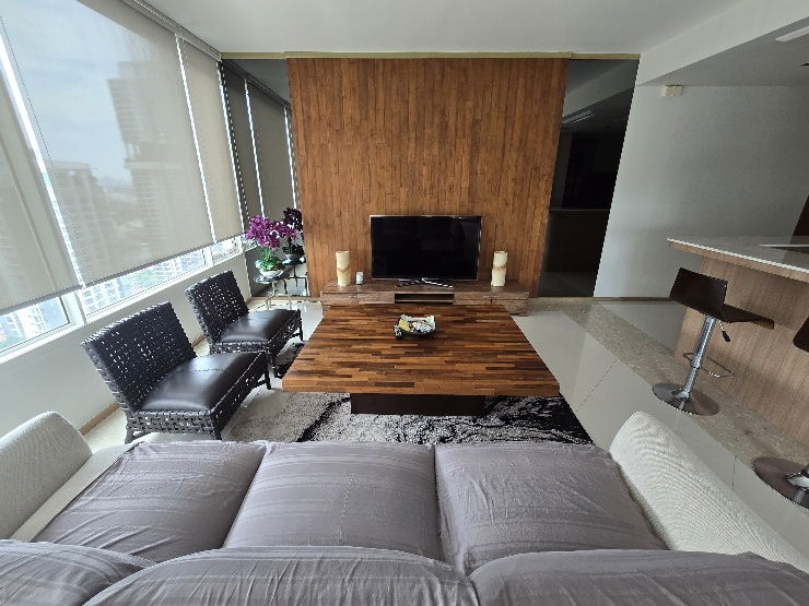 The Empire Place Sathorn -> Nice unit
High Floor 
Good city view 👍