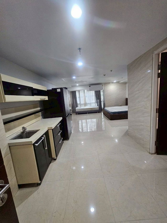The Trendy Condominium Soi Sukhumvit 13    45 sq m  Studio, 1 bathroom  12th floor