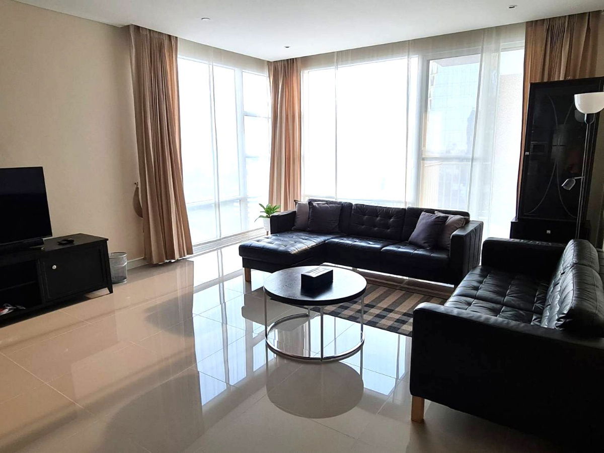 Fullerton  3 bedrooms, 3 bathrooms 150 sq m 10th-27th floors