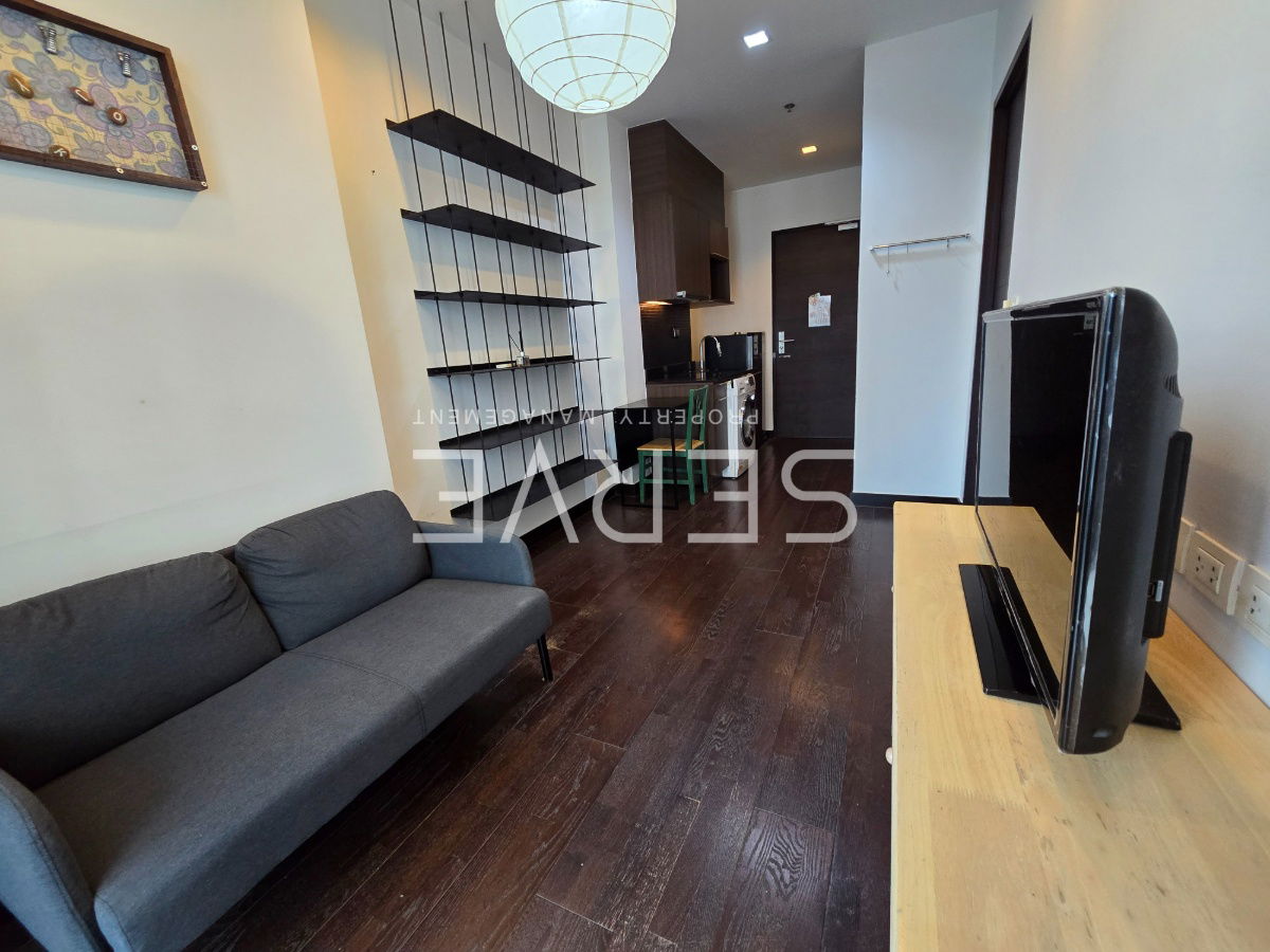 1 Bed Large Room High Floor  Fully furnished Nice Room Good Location BTS Phaya Thai 60 m. @ Ideo Q Phayathai