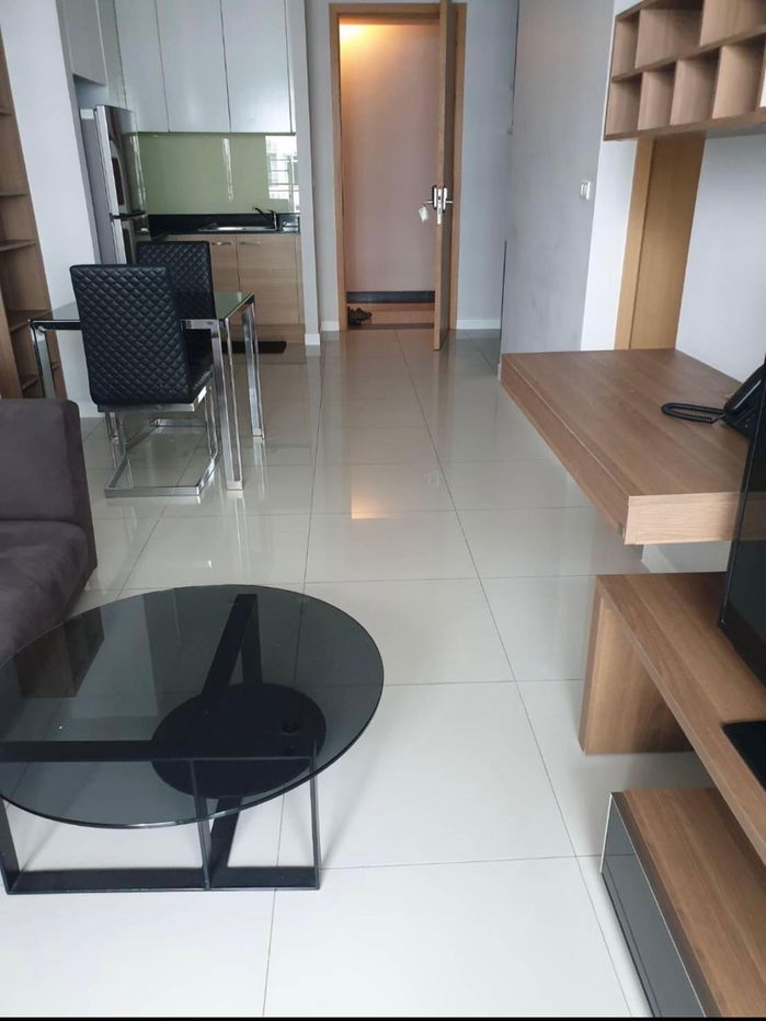 Circle Condominium for rent, beautiful, cheap, good location, ready to move in, near MRT Phetchaburi. Interested, add Line @841qqlnr