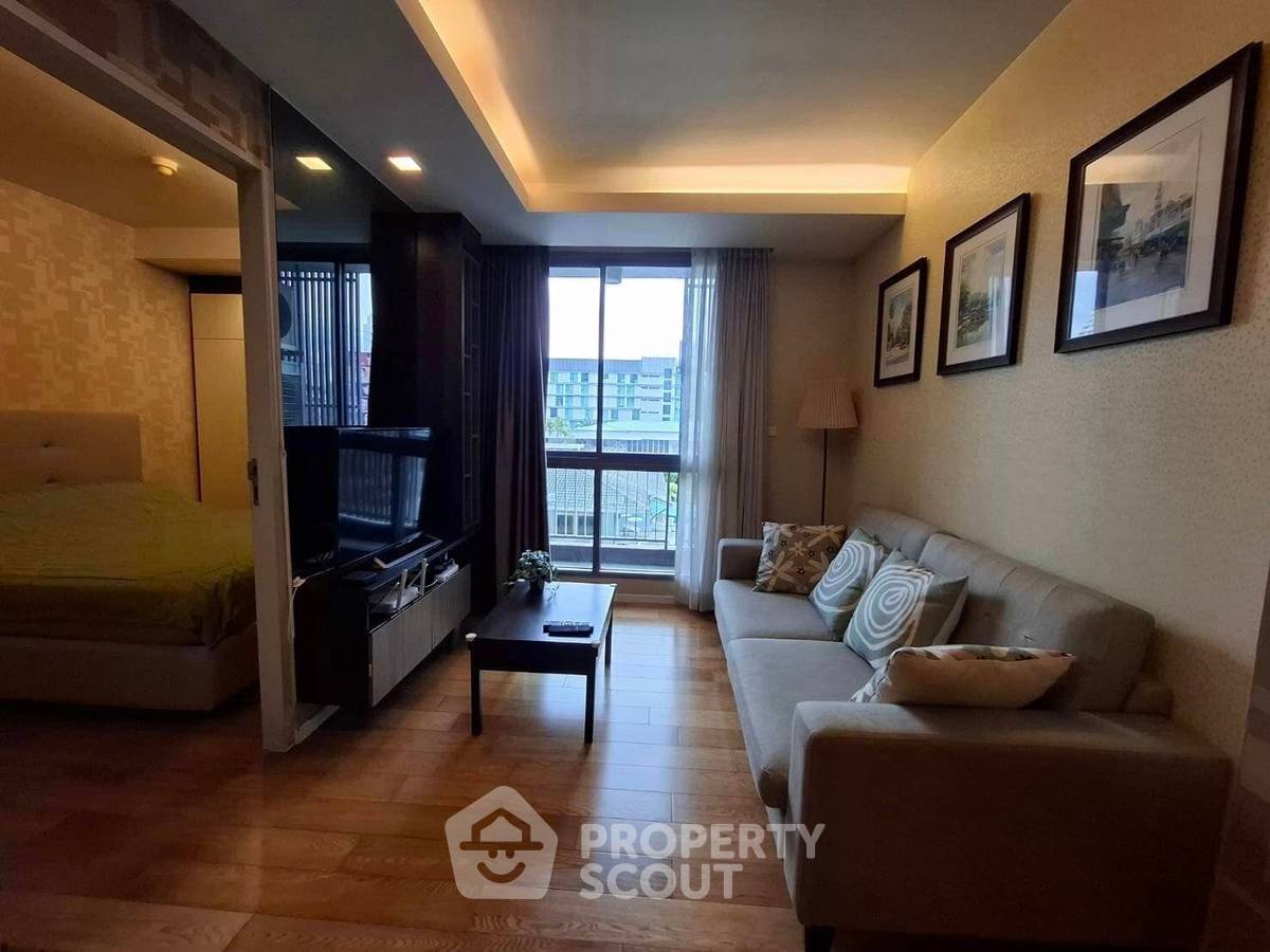 1-BR Condo at Focus Ploenchit near BTS Nana (ID 1750955)