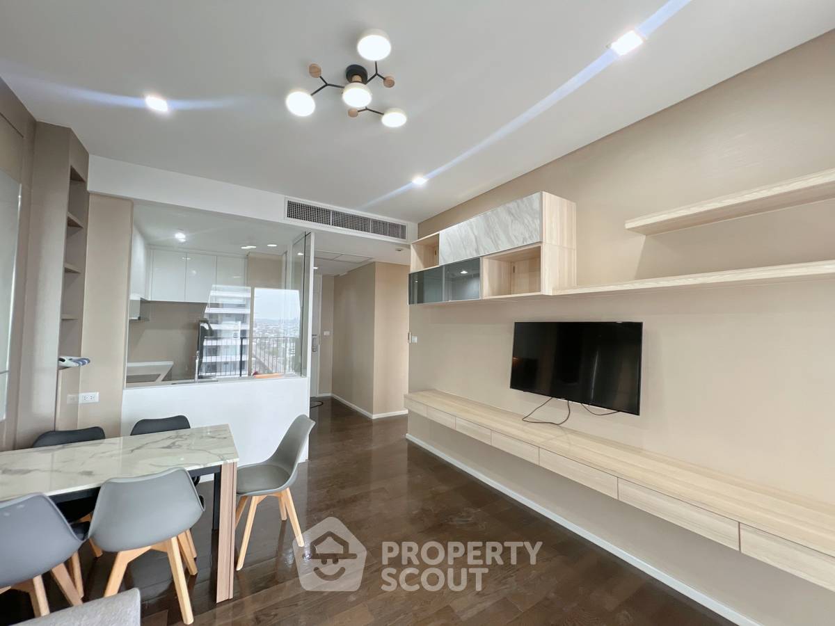 2-BR Condo at The Saint Residences near MRT Phahon Yothin (ID 2110304)