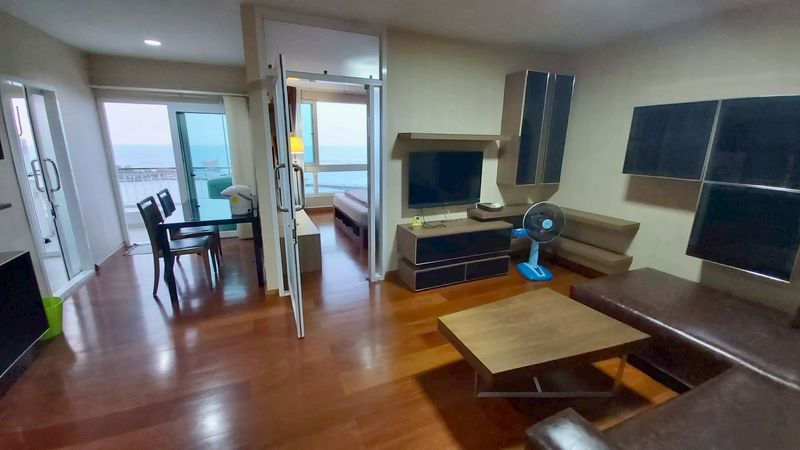 For rent: Ladda Condo, high floor, beautiful room, great  location, near Robinson Sriracha Mall.